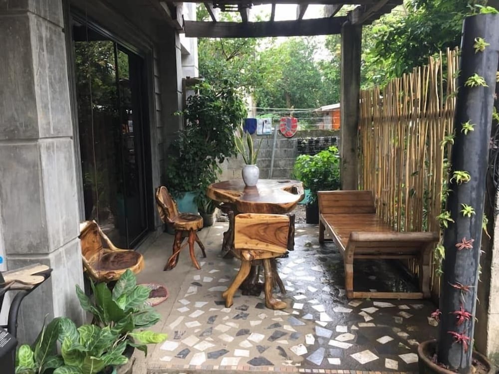 madrias pension house