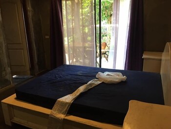 madrias pension house