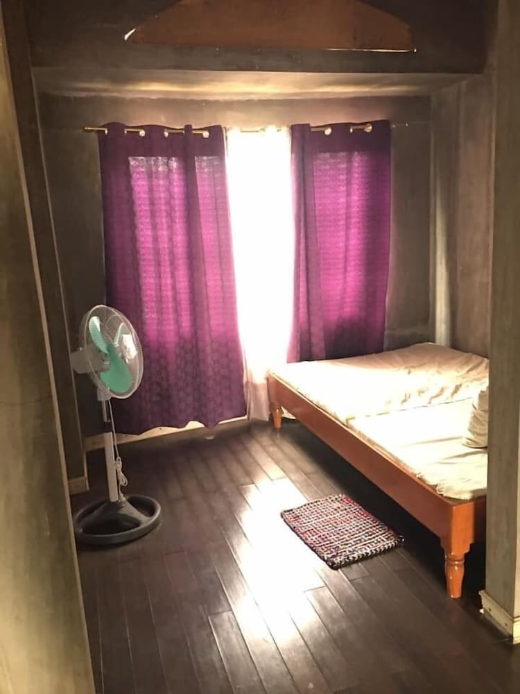 madrias pension house