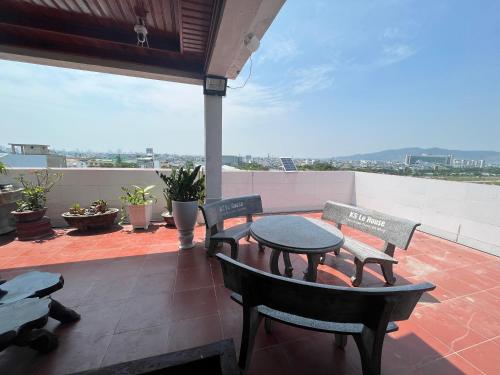 le house hotel and studio