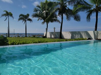 brizo hotel and beach resort