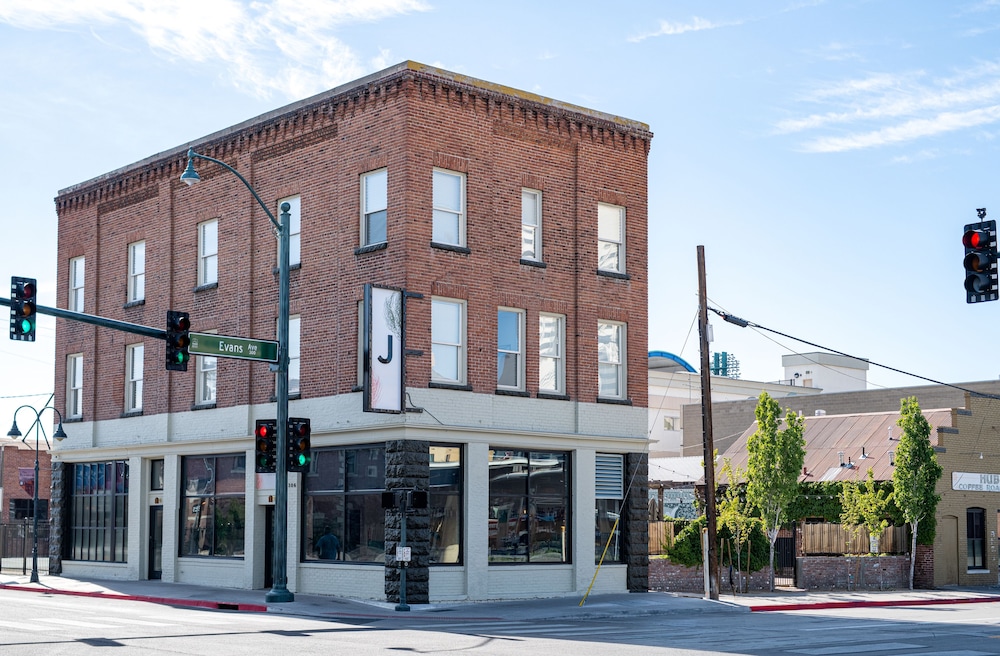 the jesse hotel and bar