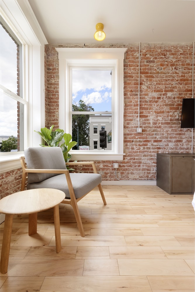 the jesse hotel and bar