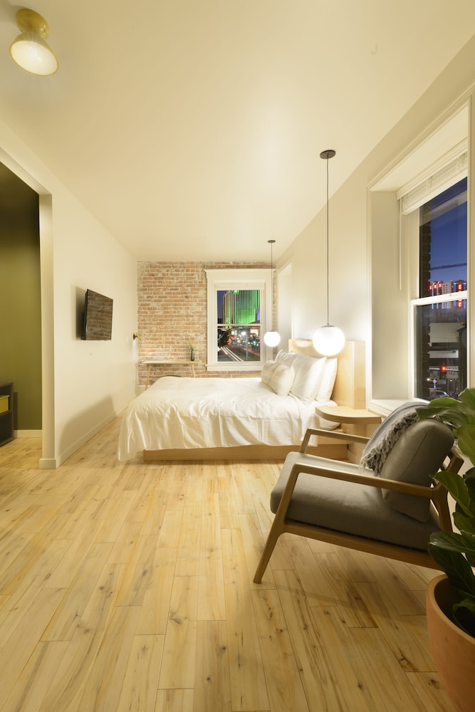 the jesse hotel and bar