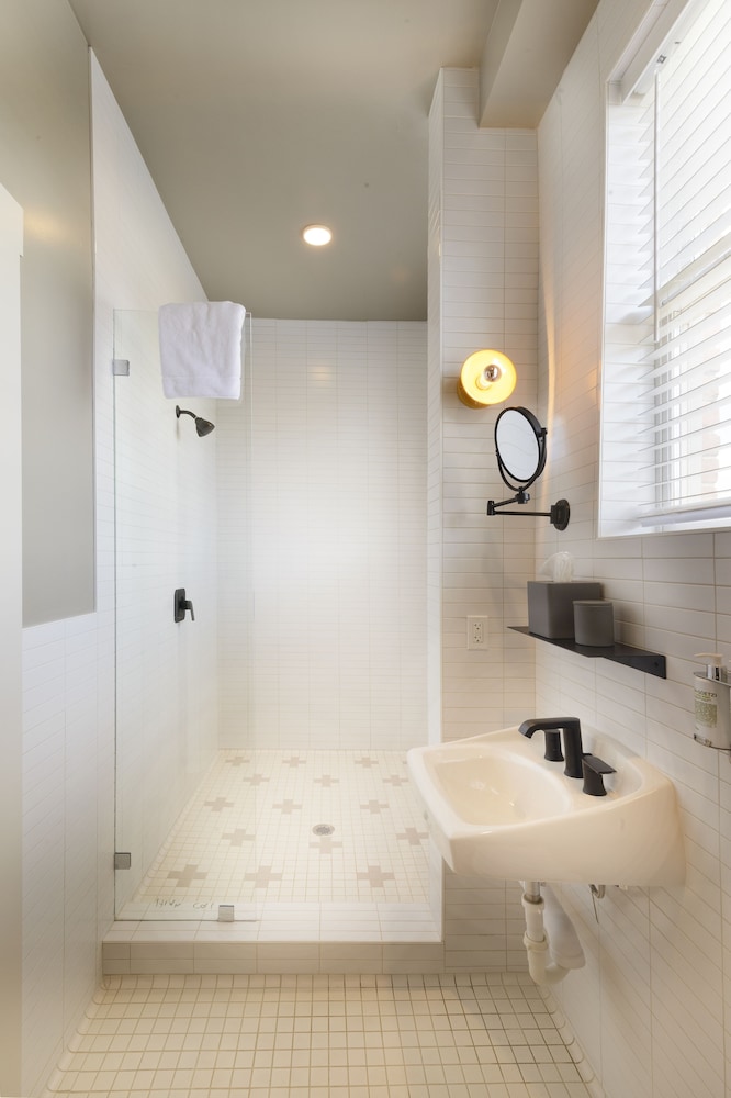 the jesse hotel and bar