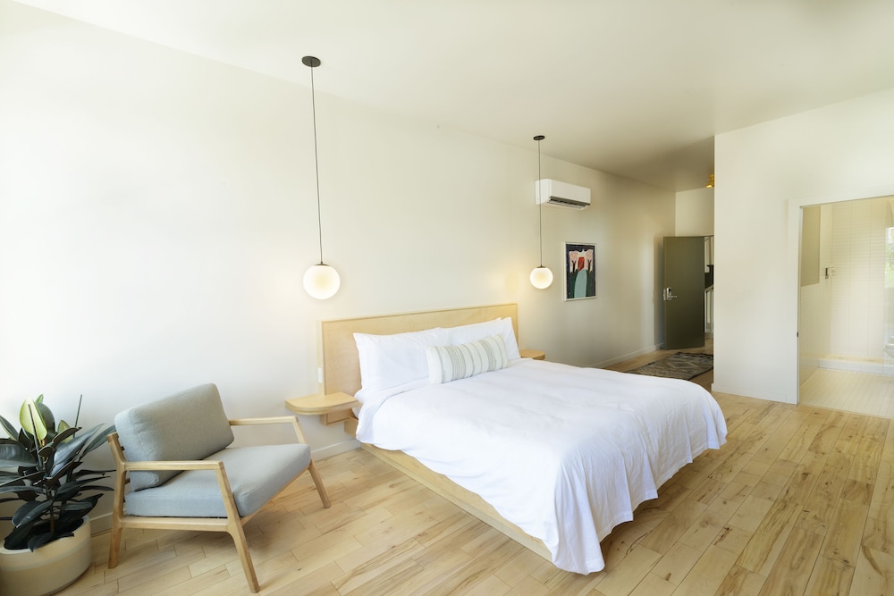 the jesse hotel and bar