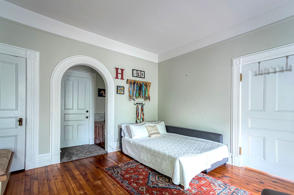 hatch house bed and breakfast