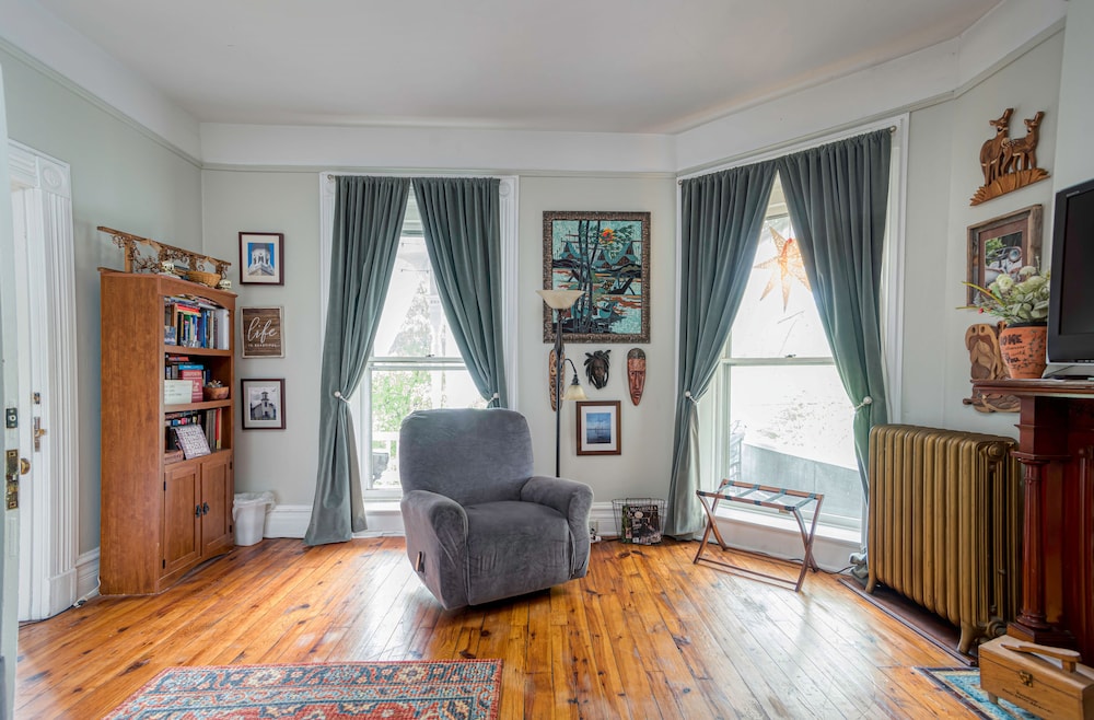 hatch house bed and breakfast