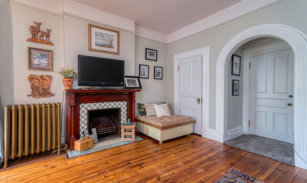 hatch house bed and breakfast