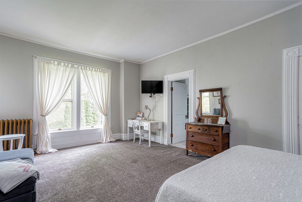 hatch house bed and breakfast
