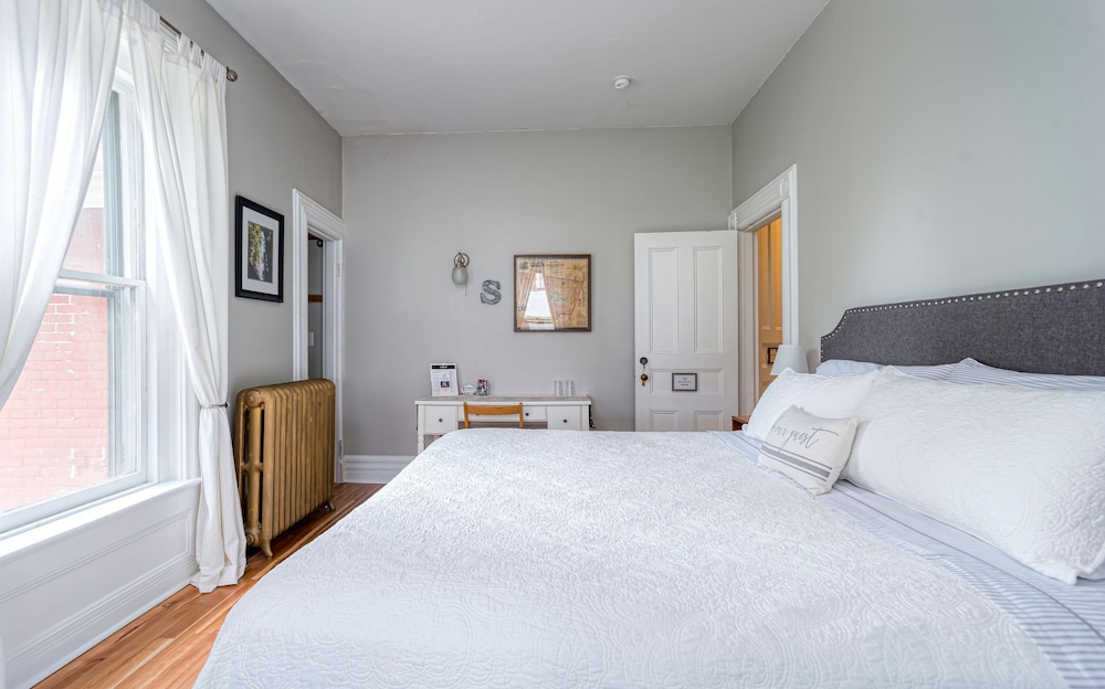 hatch house bed and breakfast