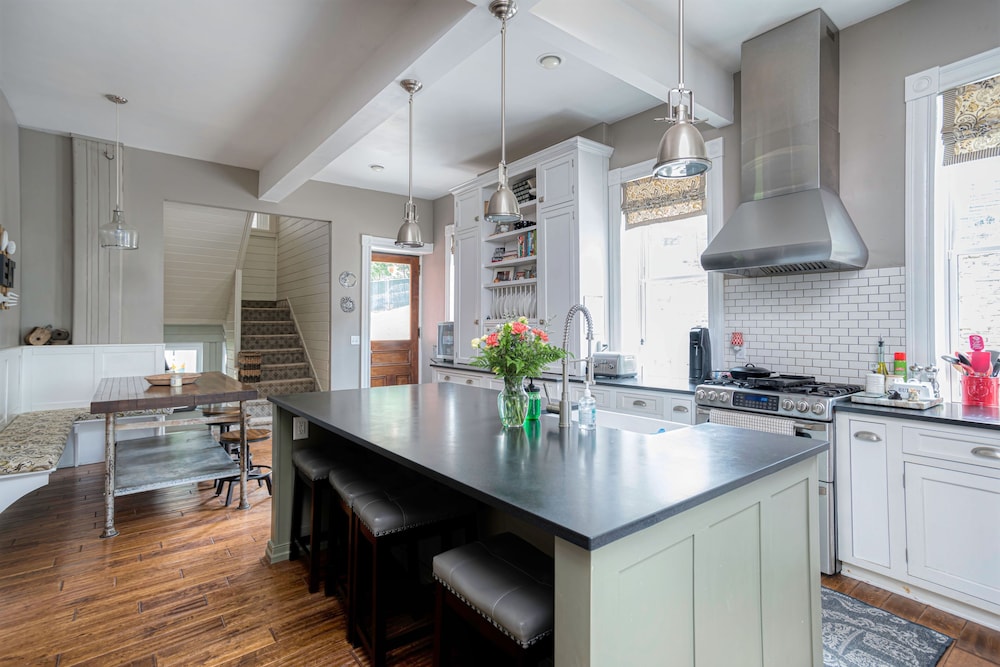 hatch house bed and breakfast