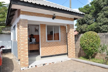 Willu Executive Lodge,Plot 2644 750 Francistown Road Ellein Brittel Livingstone 10101 Southern Province,3.5 star