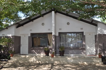 Willu Executive Lodge,Plot 2644 750 Francistown Road Ellein Brittel Livingstone 10101 Southern Province,3.5 star