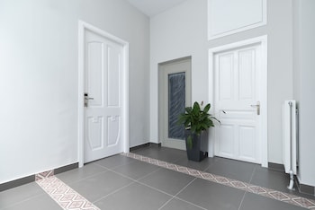 plaka arch suites