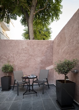 plaka arch suites