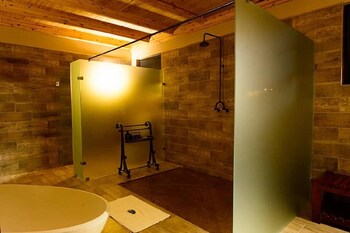 Callies Game Lodge Safaris,D3007 Road Farm Ons Hoop 847 Portion 2 9000 Tsumeb,3.5 star