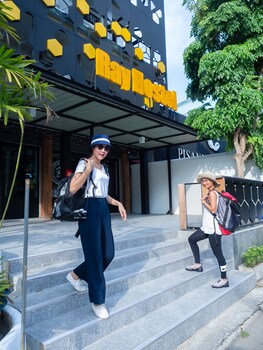 ray coffee bar and hostel adults only