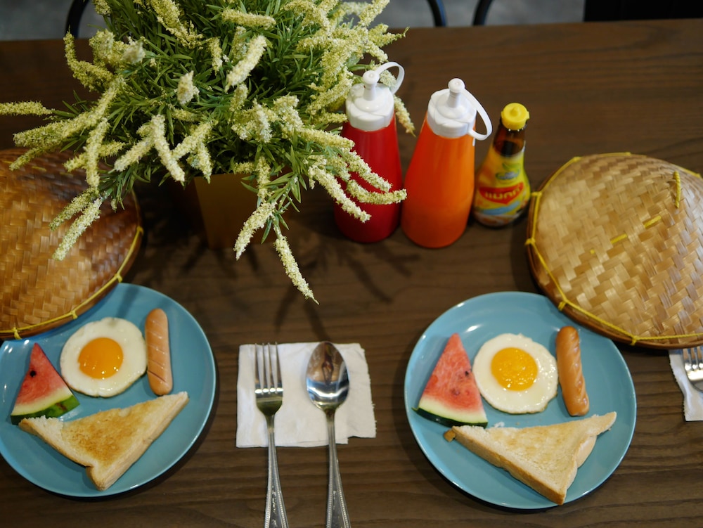 ray coffee bar and hostel adults only