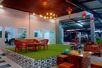 chaiyai river front hotel