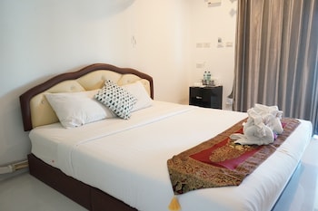 chaiyai river front hotel