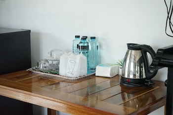 chaiyai river front hotel