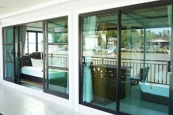 chaiyai river front hotel
