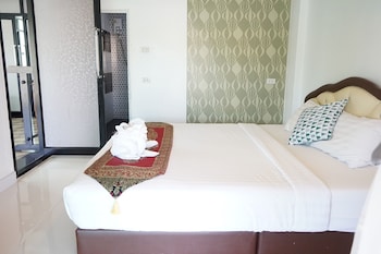 chaiyai river front hotel