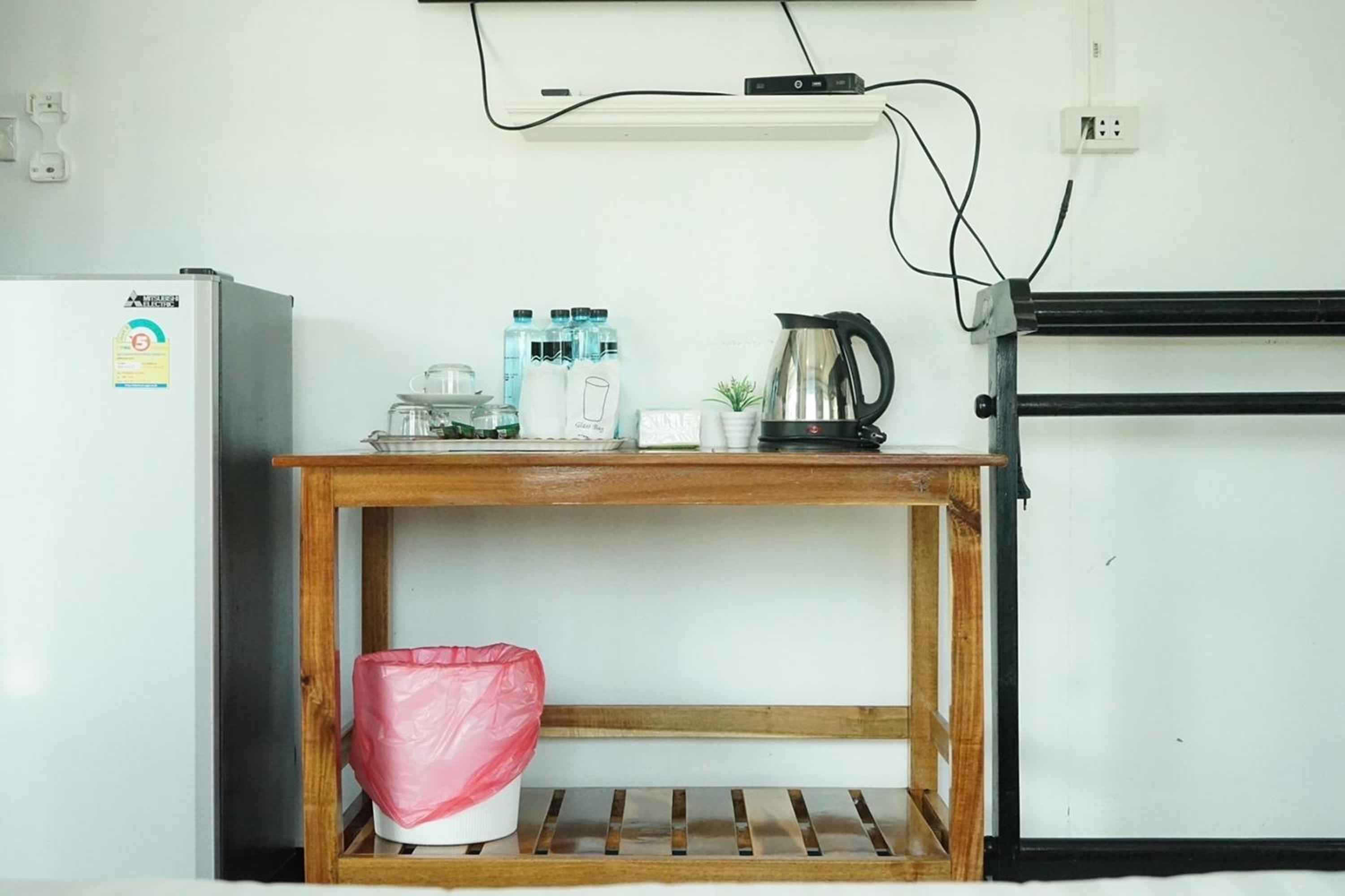 chaiyai river front hotel