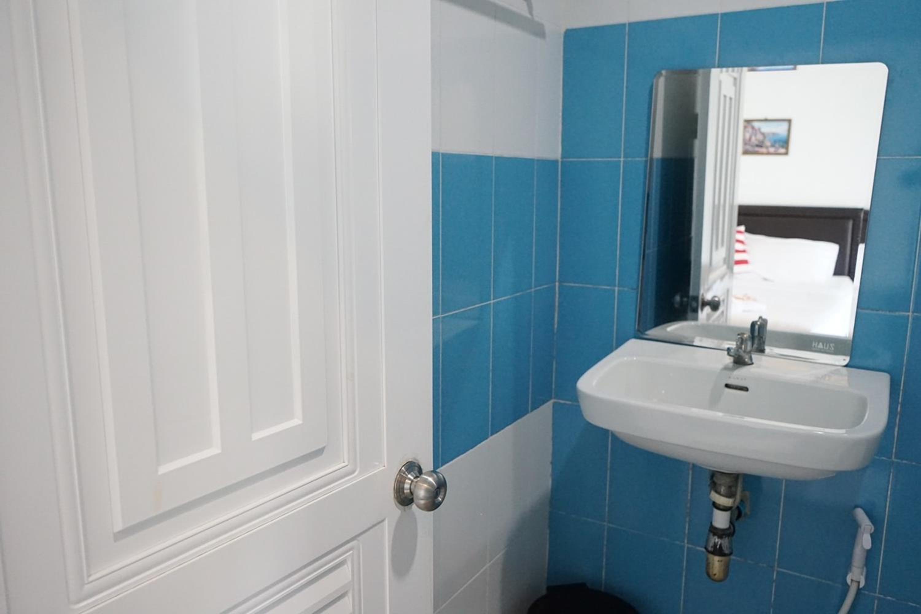 chaiyai river front hotel