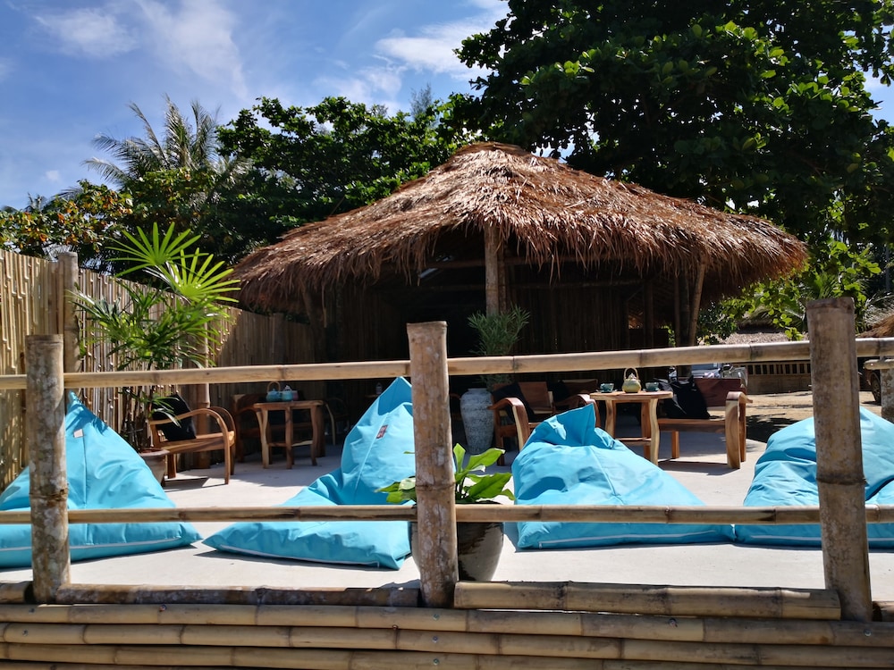 the lazy lodge