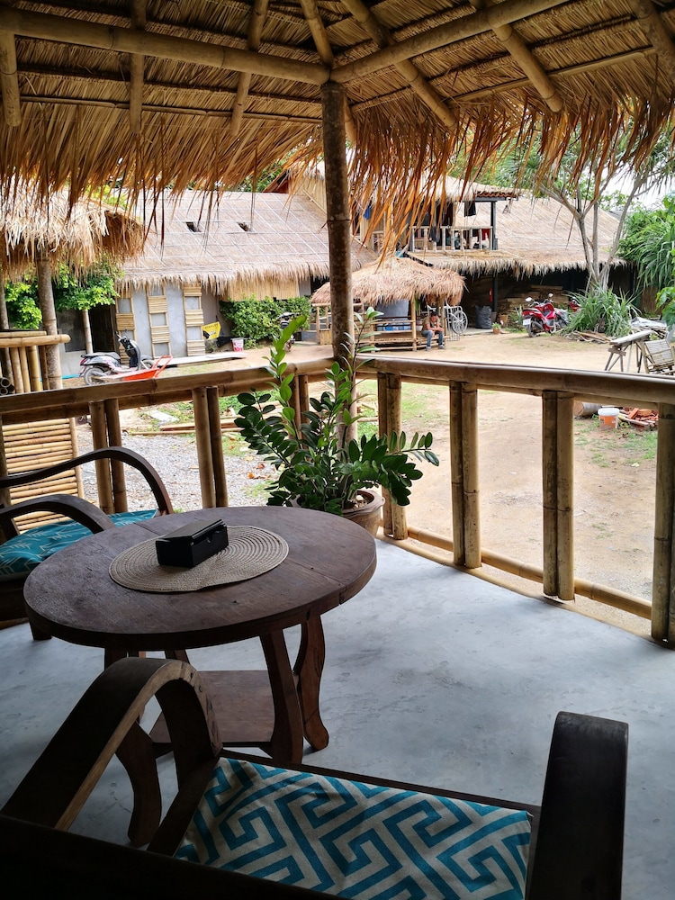 the lazy lodge