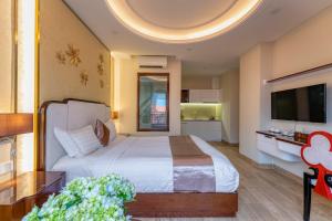 golden tree hotel and apartment by zuzu