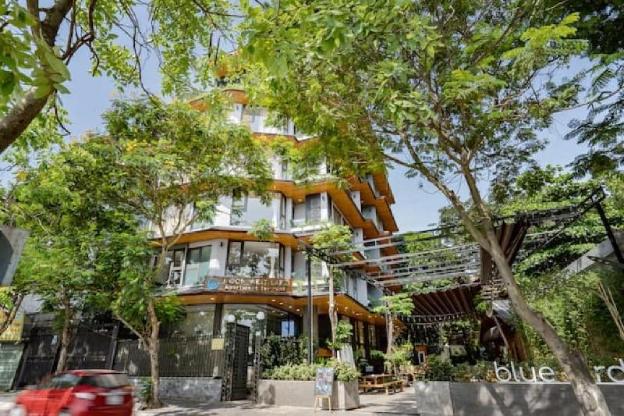 moon west lake hotel and residence