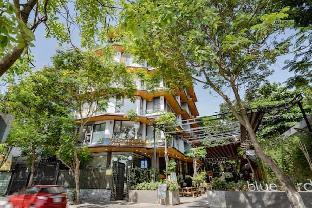 moon west lake hotel and residence