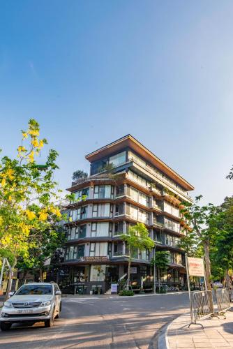 moon west lake hotel and residence