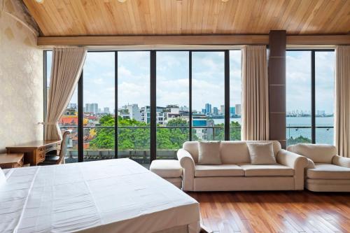 moon west lake hotel and residence