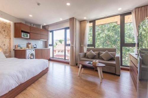 moon west lake hotel and residence