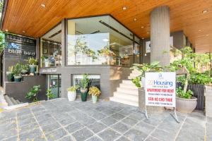 moon west lake hotel and residence