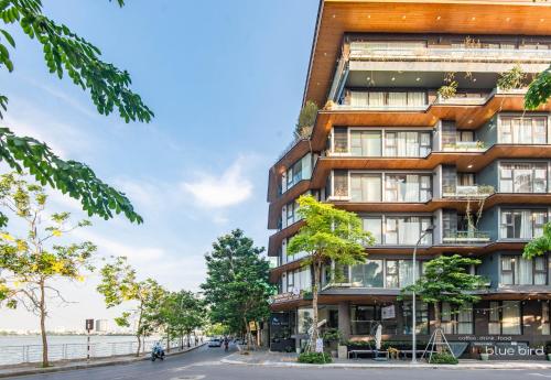 moon west lake hotel and residence