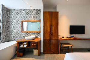 sky gem central hotel