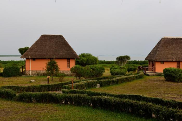 ihamba lakeside safari lodge