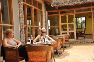 ihamba lakeside safari lodge
