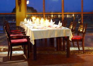 ihamba lakeside safari lodge