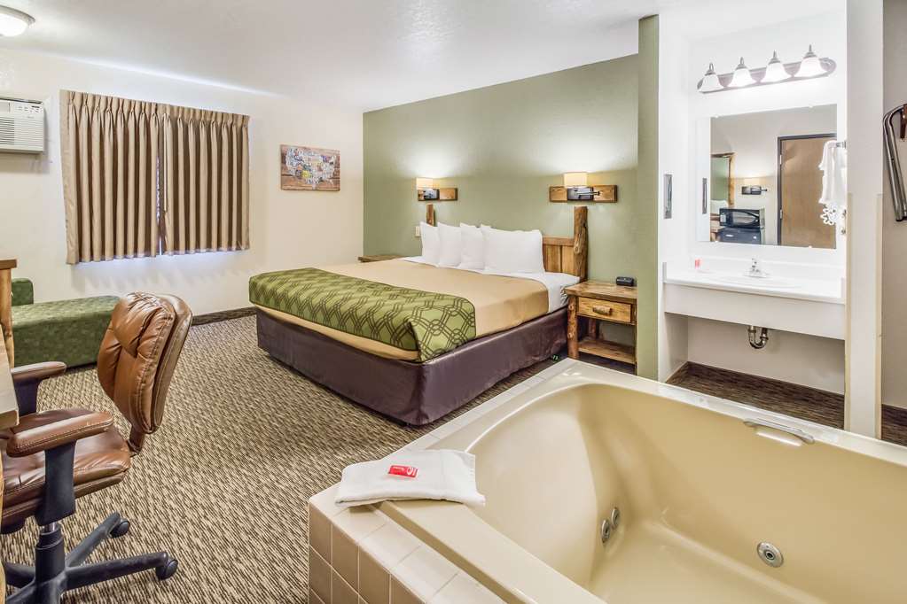 econo lodge custer