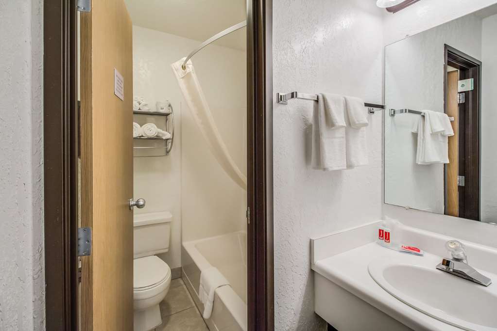econo lodge custer