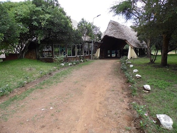 Mara Ndovu Lodge,Maasai Mara National Reserve Ololaimutiek Masai Mara,3 star