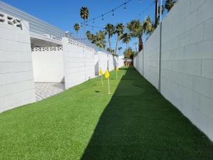 Bellevue Oasis-Palm Springs - Adults Only,Riverside>>Palm Springs,2.5 star