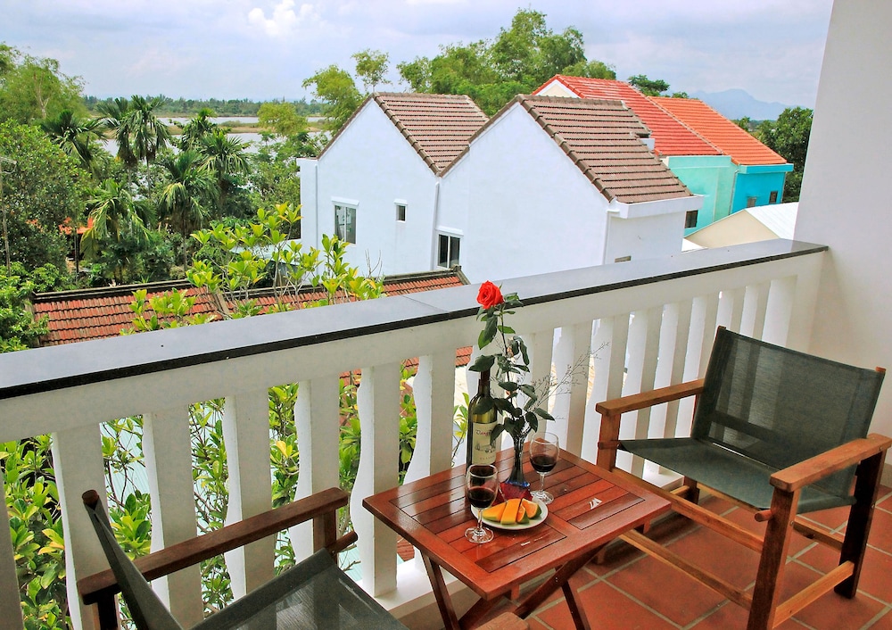 green island hoian villa