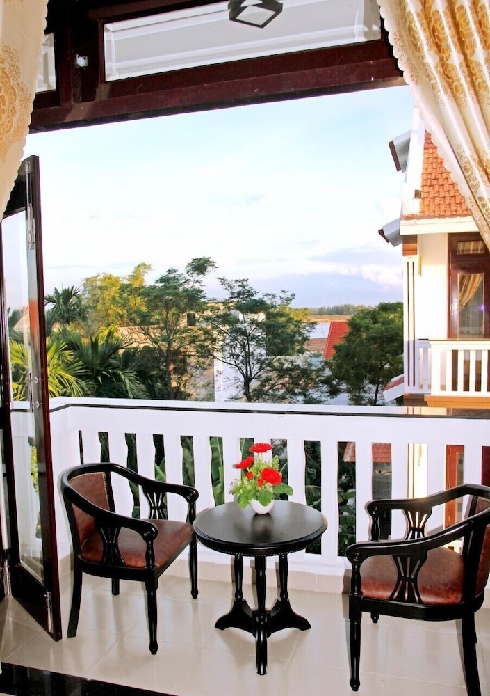 green island hoian villa
